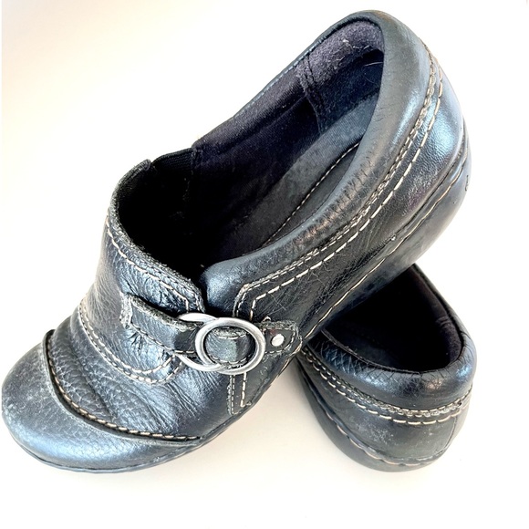 ❗️Sold❗️Clarks Slide On Leather Buckle Shoes - Picture 5 of 9